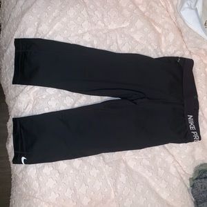 Nike pro capris leggings size M